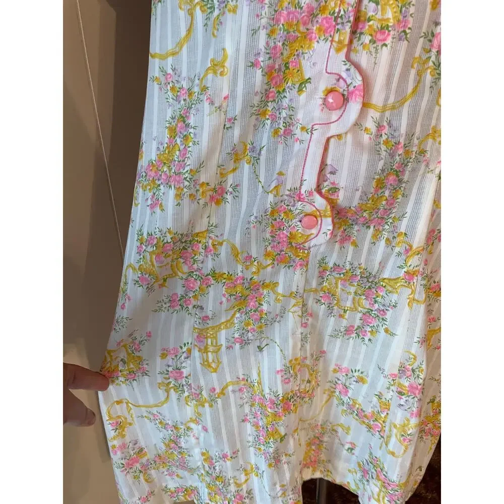 Vintage 60s Lightweight Nightgown w/ Floral & Gold Birdhouse Embellishment sz M
